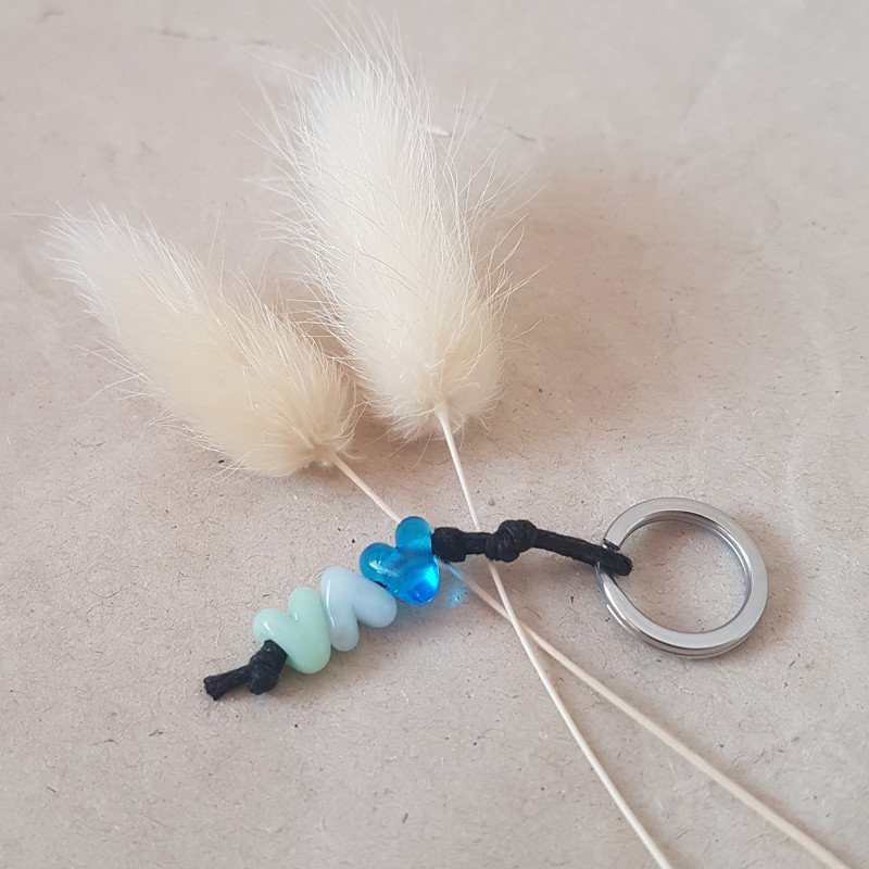 personalisierbarer Schlüsselanhänger mit drei Herzen