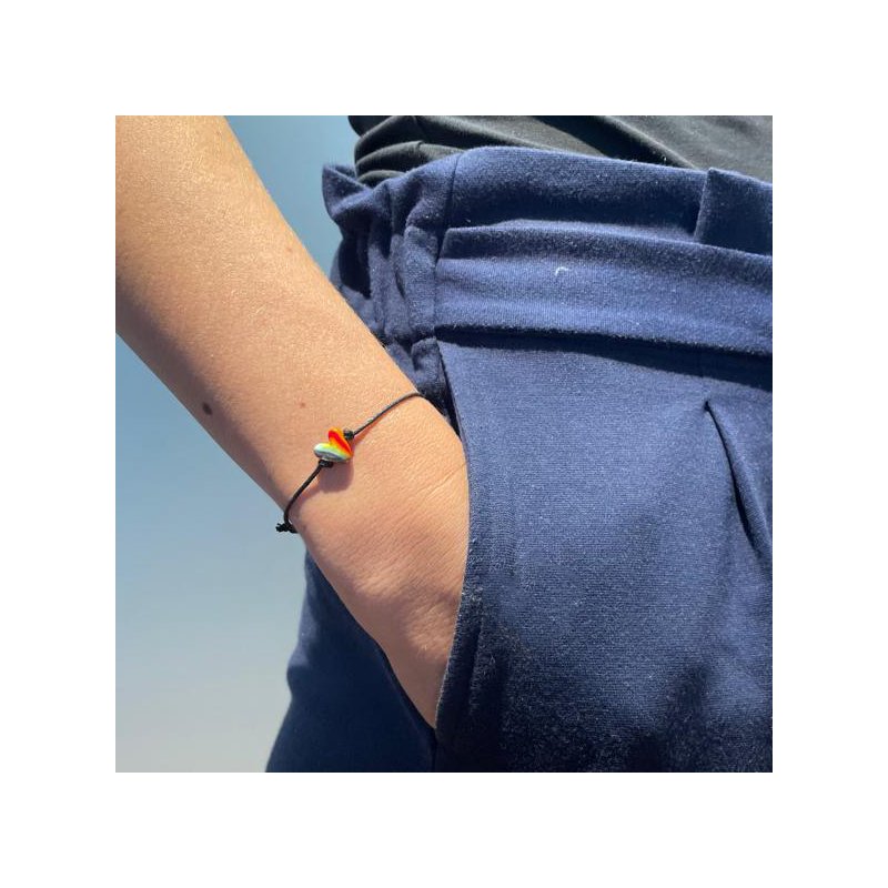 LGBTQ+ Armband mit Herz – Liebe ist Liebe | Handgemacht