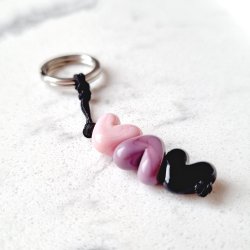 personalisierbarer Schlüsselanhänger mit drei Herzen